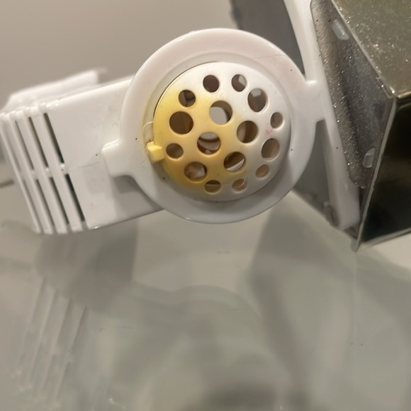 Bath & Body Works Wallflower Plug - Santa Flying Over The Houses - Picture 7 of 8